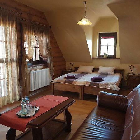 Stary Lwow Bed & Breakfast Korczyna  Екстериор снимка