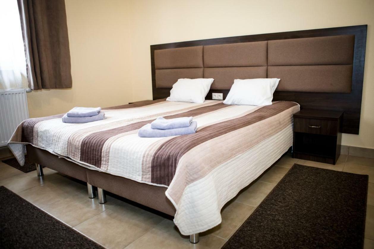 Stary Lwow Bed & Breakfast Korczyna  Екстериор снимка