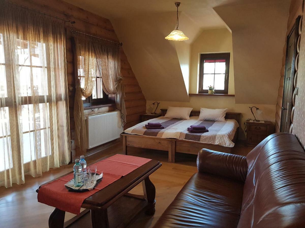 Stary Lwow Bed & Breakfast Korczyna  Екстериор снимка